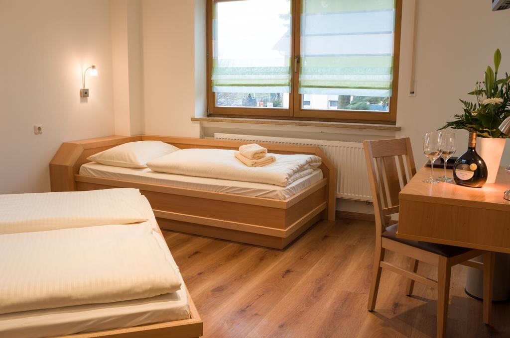 Hotel Schwarzes Ross Schwarzach am Main Rum bild