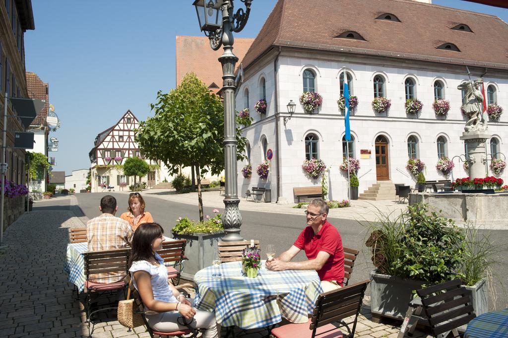 Hotel Schwarzes Ross Schwarzach am Main Exteriör bild