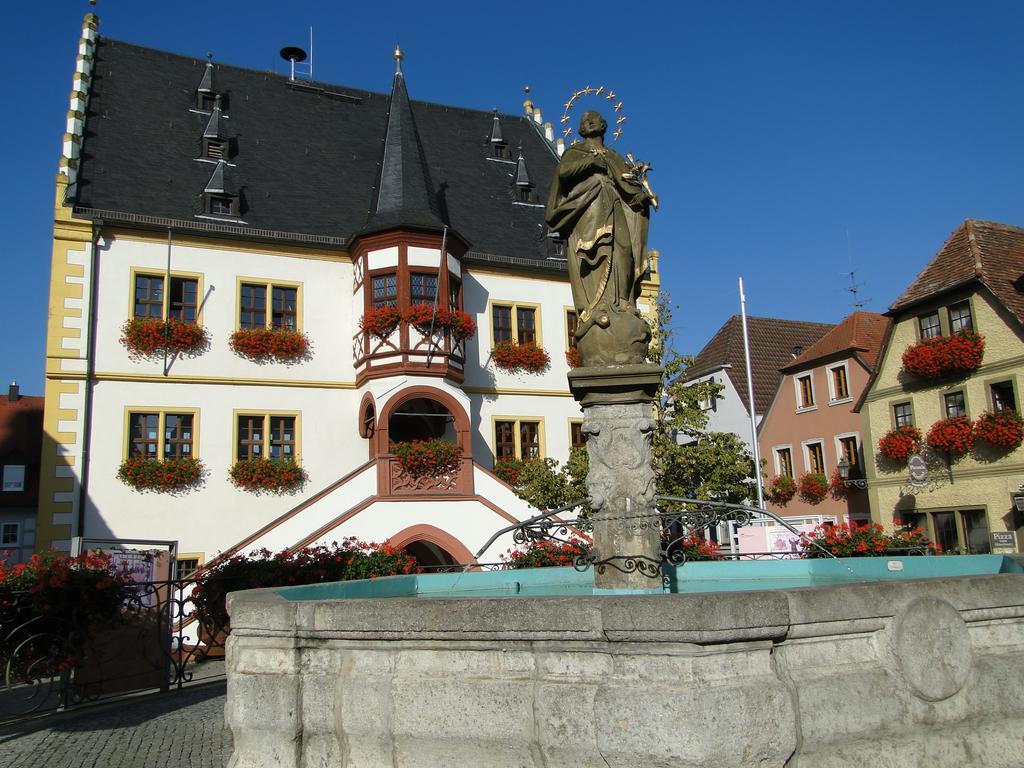 Hotel Schwarzes Ross Schwarzach am Main Exteriör bild